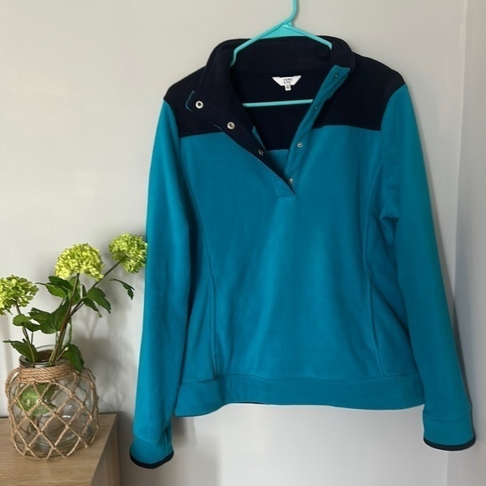 Excellent condition Crown and Ivy teal and navy fleece size medium ladies jacket